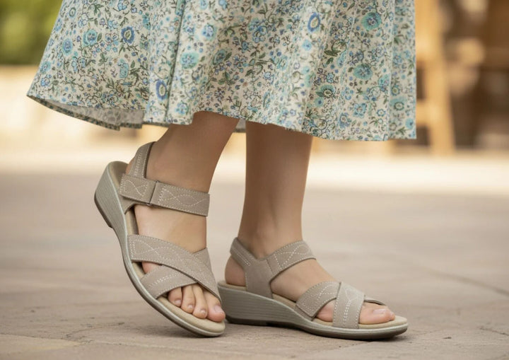Holly – Warm Elegance in Soft Taupe