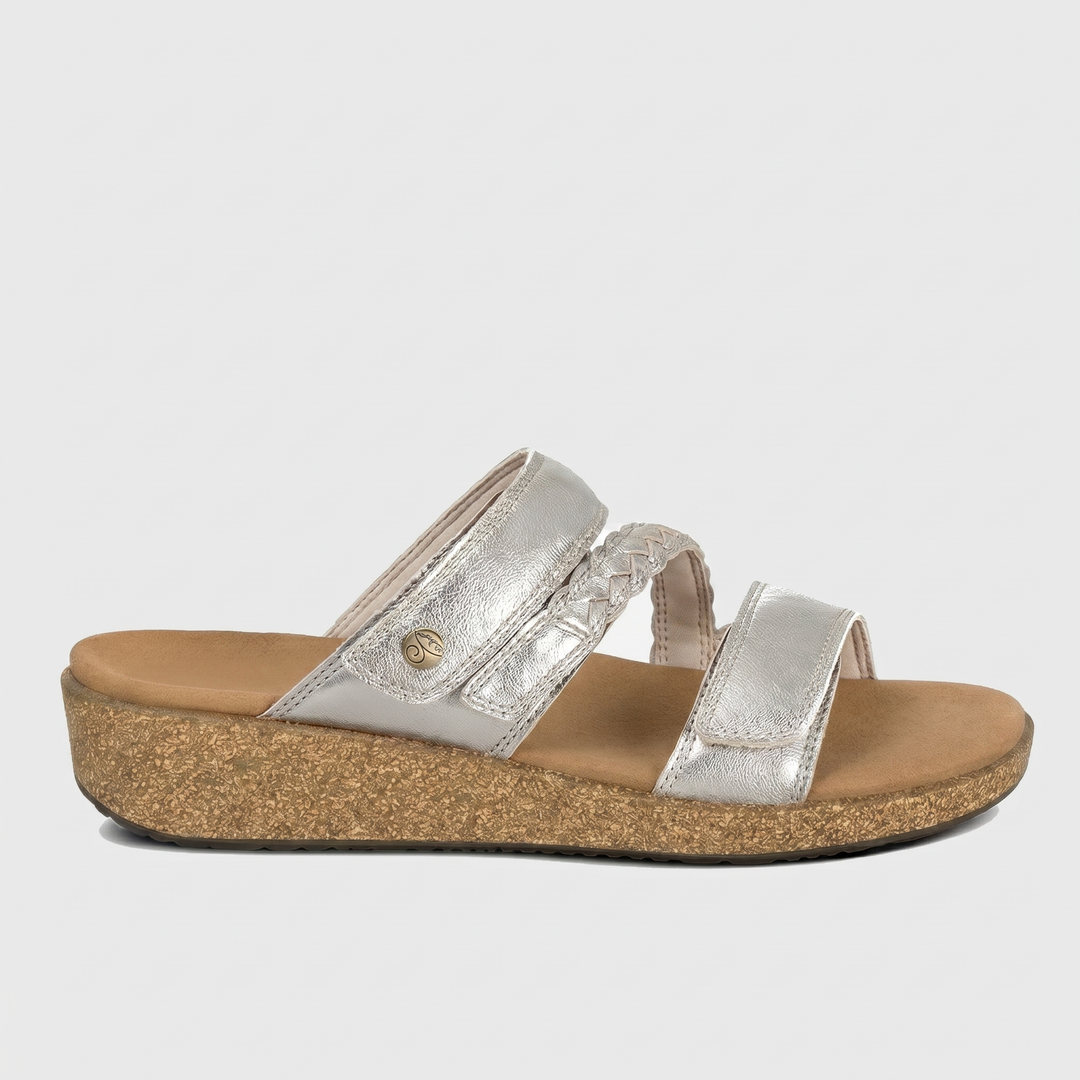 Carrie – Fresh Elegance in Stylish Blue